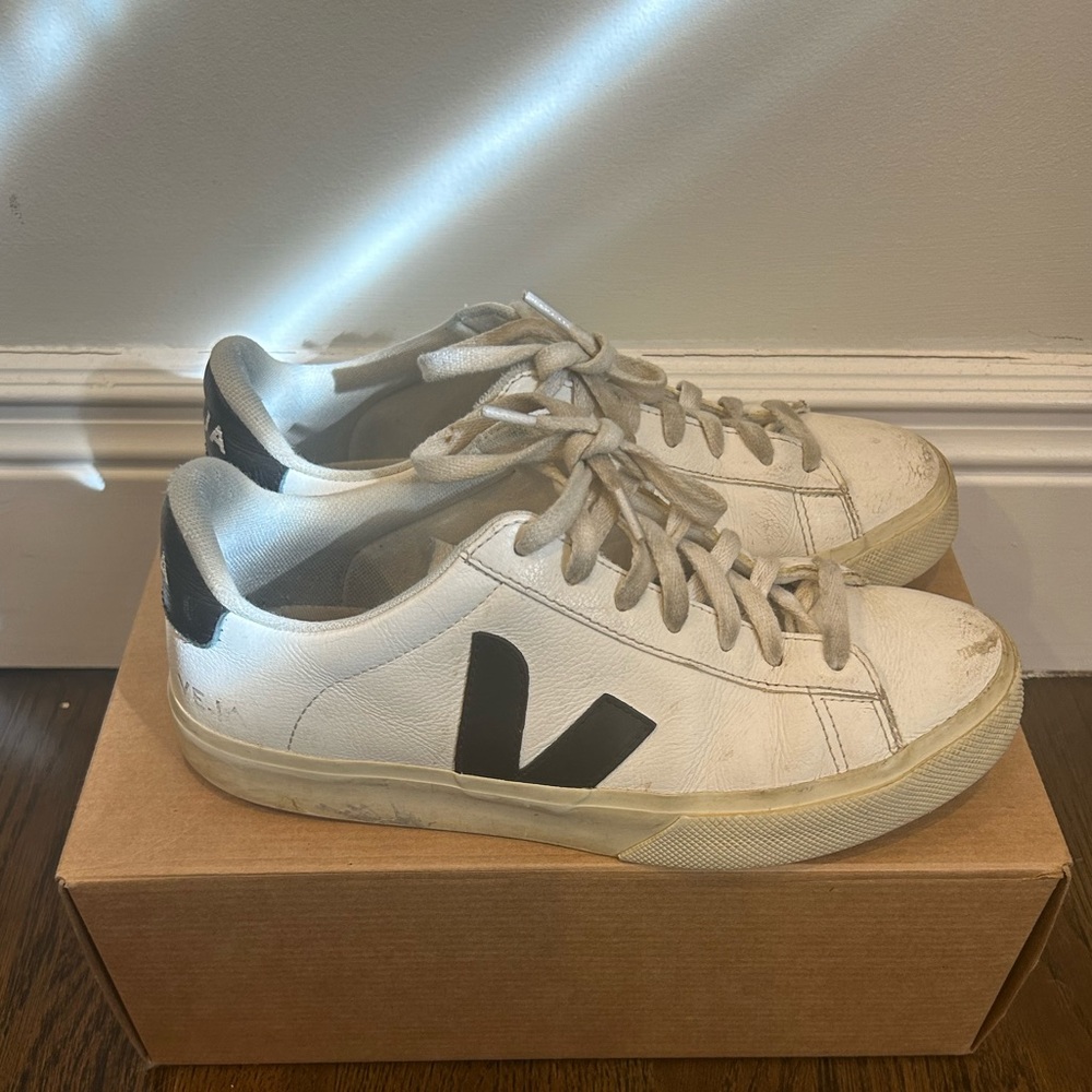 Veja Campo White & Black Leather Sneakers Size 8 Authentic